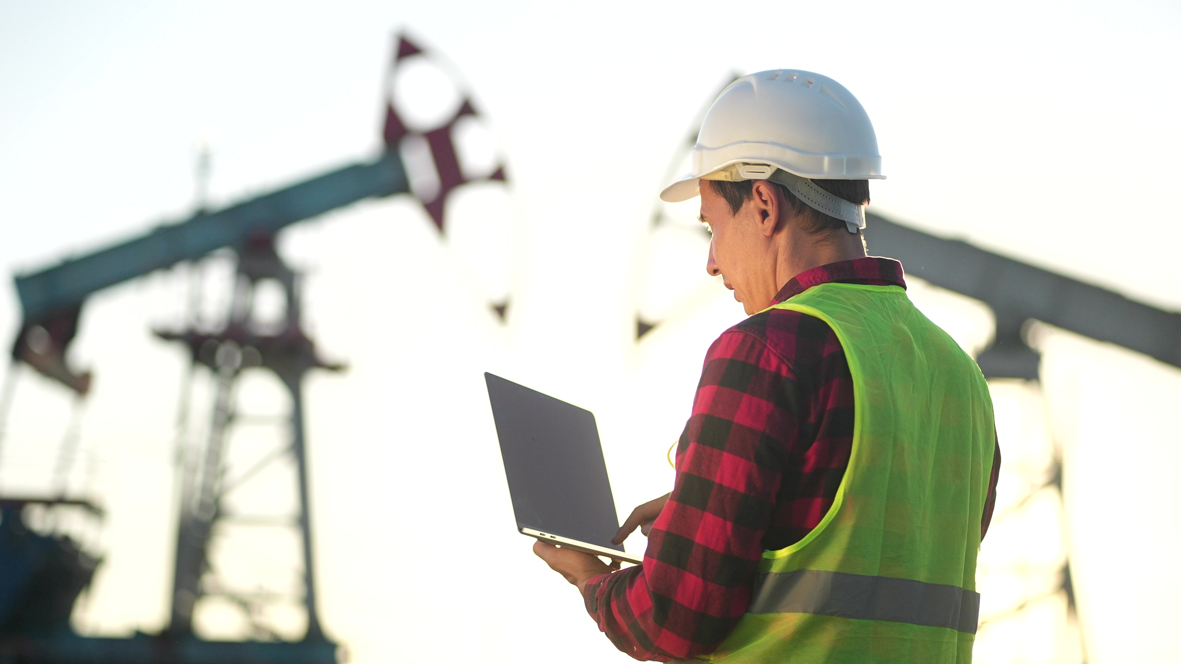 HR manager scheduling on site